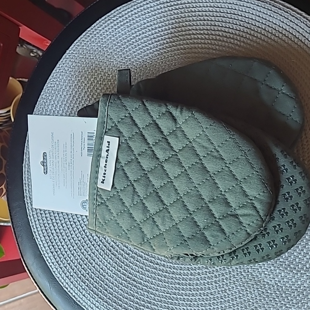 KitchenAid Mini Mitts - Picture 2 of 7